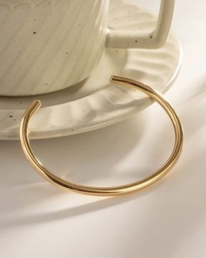 Luxurious Romantic Solid Colour Stainless Steel 18K Gold Plated Bangle One Size �23
