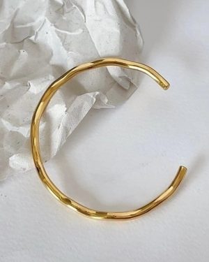 Luxurious Romantic Solid Colour Stainless Steel 18K Gold Plated Bangle Wave One Size �23
