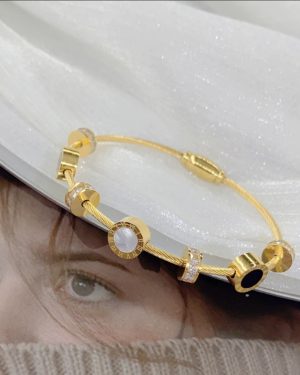 Moderate Luxury Letter Titanium Steel 18K Gold Plated Bangle Roman Digital Bracelet Gold �35