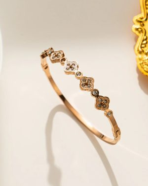 Moderate Luxury Quadrilateral Stainless Steel 18K Gold Plated Bangle Rose Gold �29