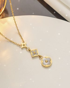 Moderate Luxury Round Geometric Titanium Steel 18K Gold Plated Necklace Gold �29