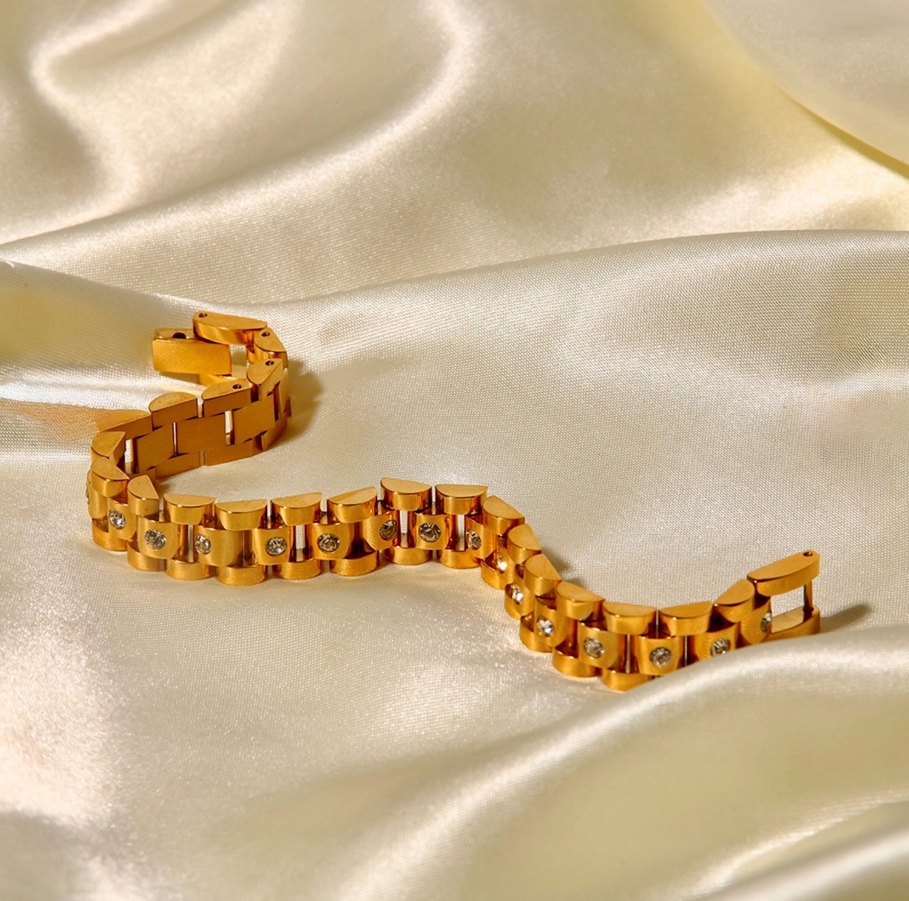 A watch style Zircon bracelet  45 3