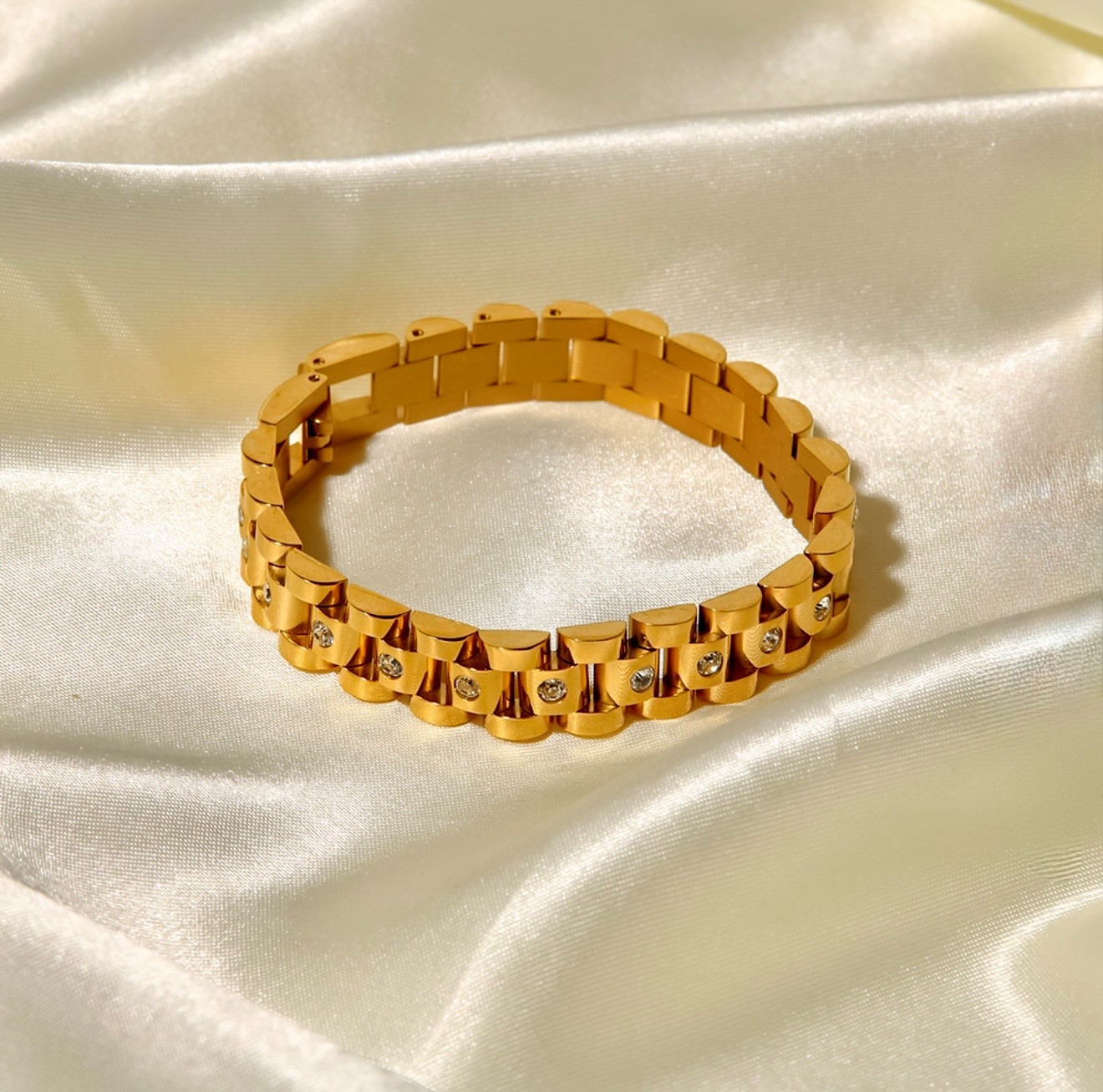 A watch style Zircon bracelet  45 5